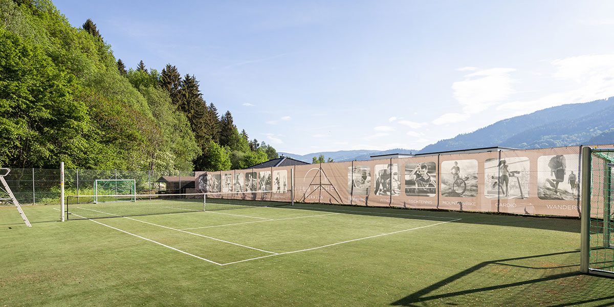 Tennisplatz, Villa Michel, Design Ferienhaus in Kärnten